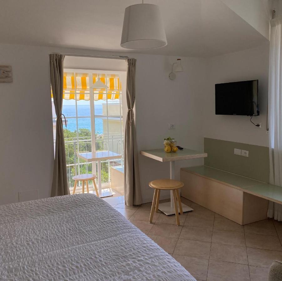 Residence Villa Ombrosa Споторно Екстериор снимка